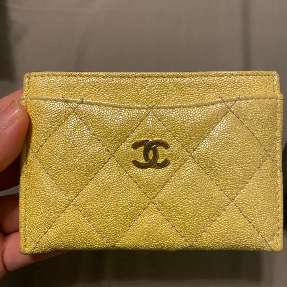 Chanel 19S Iridescent Yellow Card Holder